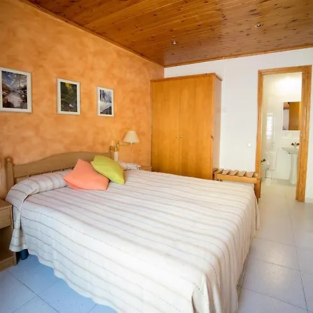 Ca L'amagat Hotel *